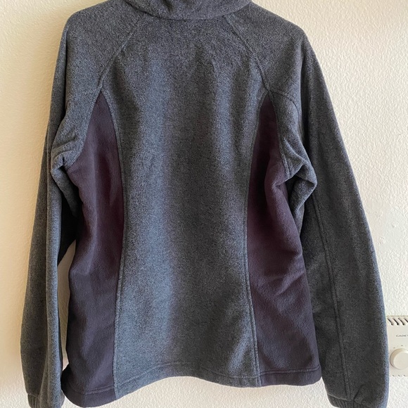 Fleece Columbia Sweater 🥶 - Picture 3 of 6